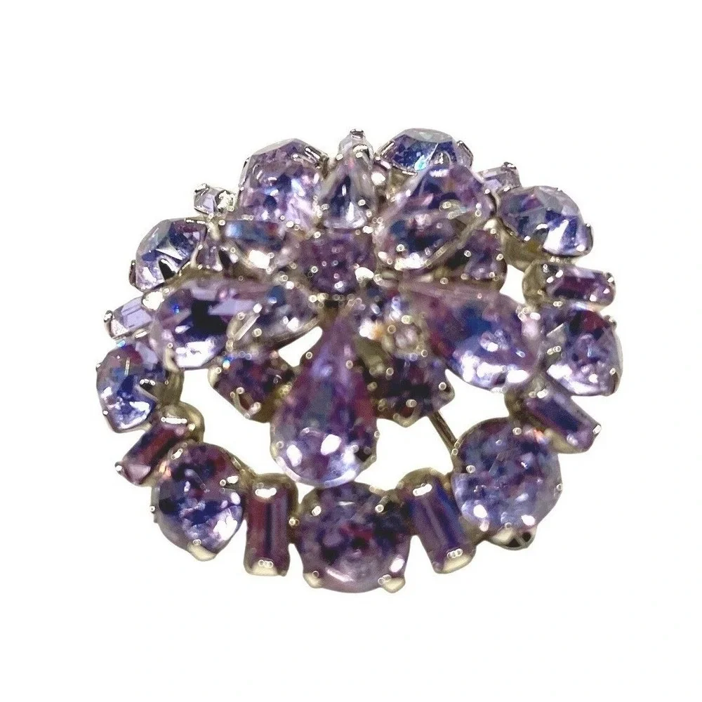 SHERMAN VINTAGE PURPLE LAVENDER RHINESTONE WREATH BROOCH SILVER‎ TONE FLORAL PIN